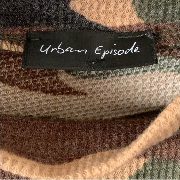 NWOT Urban Episode Cut Out Mock Neck Top Shirt - Picture 4 of 5